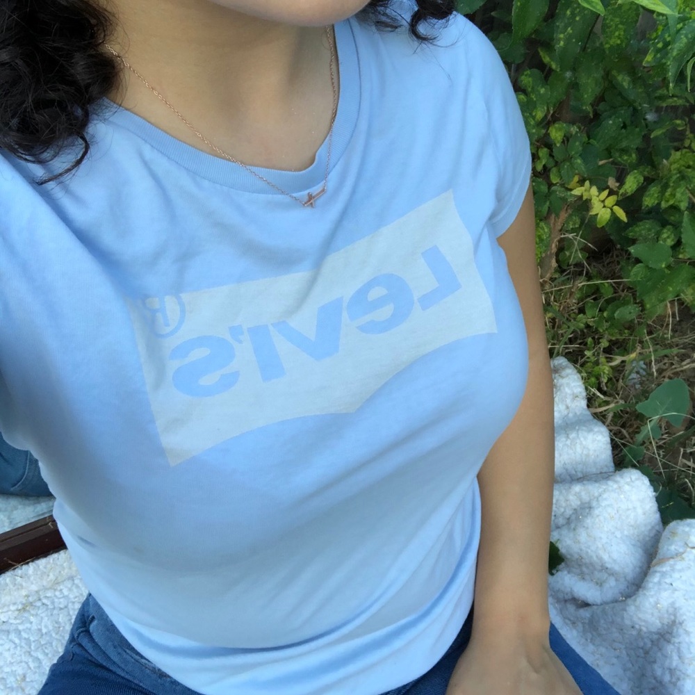 Graphic tees - Picture 2 of 4